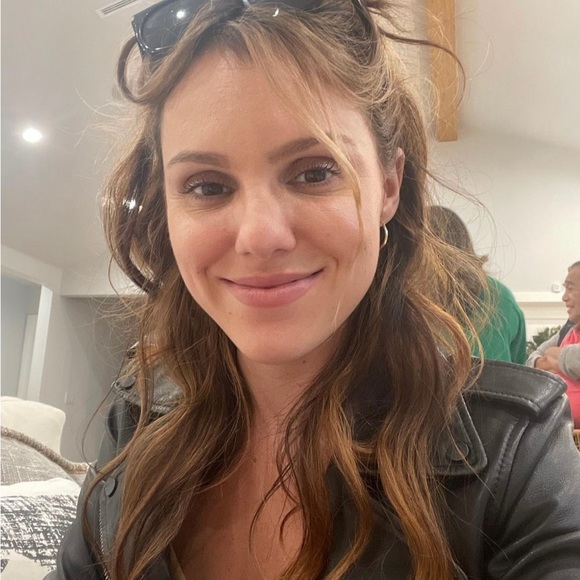 Meet your Posher! 🧡 Hi I’m Moni - Picture 4 of 5